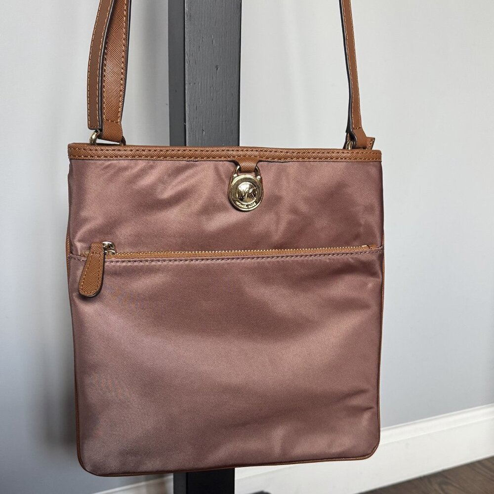 ✨ Michael Kors Kempton Large Pocket Crossbody — Never Used, Light Storage Wear ✨